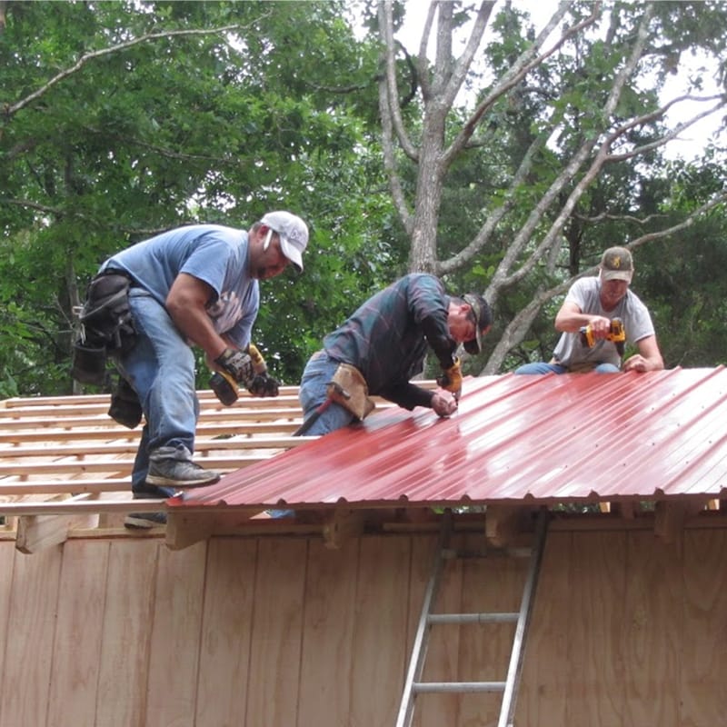men-installing-roof